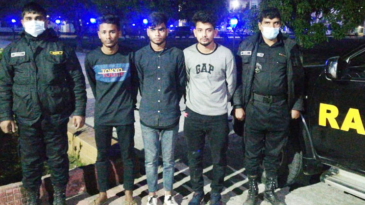 র‌্যাব সদস্যের মাথায় পিস্তল ঠেকিয়ে হত্যার হুমকি