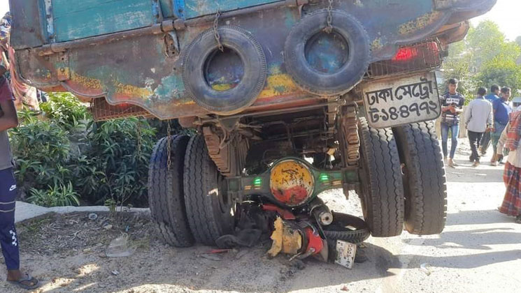 জাফলংয়ে বেড়াতে যাওয়ার পথে ট্রাকচাপায় দুই বন্ধু নিহত