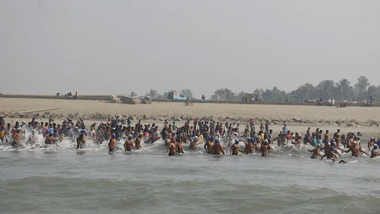 বাংলা চ্যানেলে ১০ বছরের লারিসার ৮ কিলোমিটার জয়  