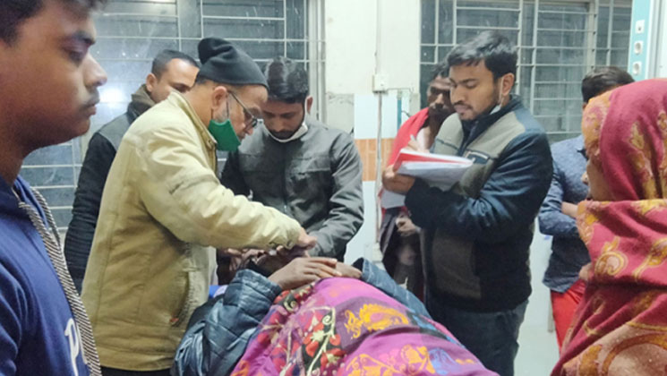 বিয়ের আড়াই মাস না যেতেই স্বামীর ভিন্ন রূপ, হাসপাতালে শ্বশুর