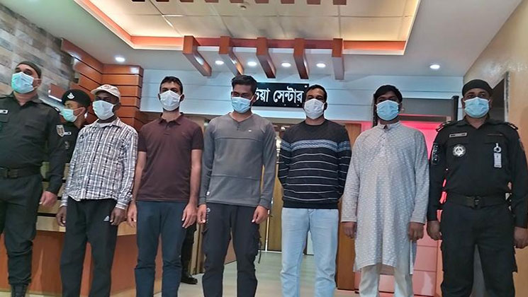 র‍্যাবের আইডি কার্ড-ইউনিফর্ম ব্যবহার করে প্রতারণা, গ্রেফতার ৫
