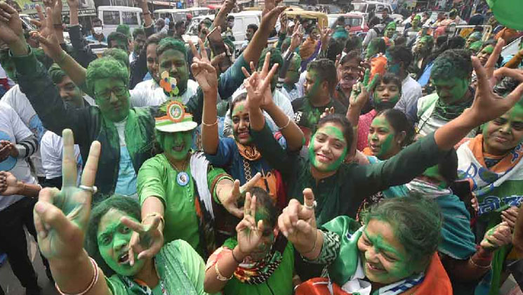 ৮ মাসে কলকাতায় ১৫ শতাংশ ভোট বাড়ল তৃণমূলের! কোন জাদুতে এই সাফল্য?