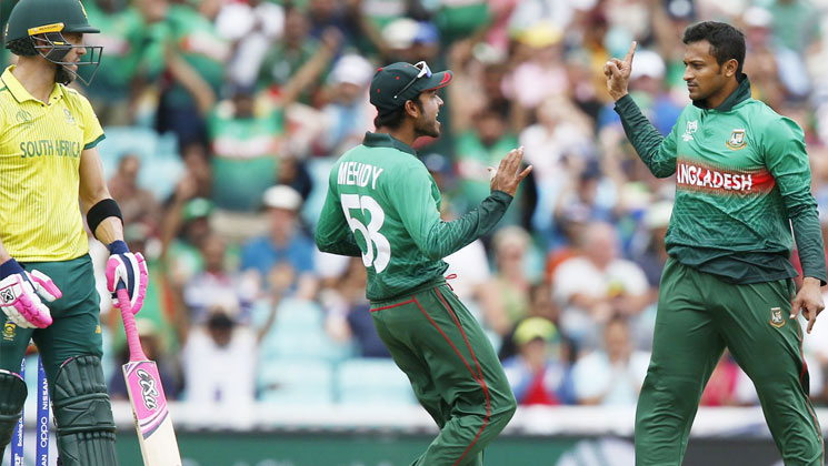 শীর্ষে থেকেই বছর শেষ অলরাউন্ডার সাকিবের, বোলারদের সেরা পাঁচে মিরাজ
