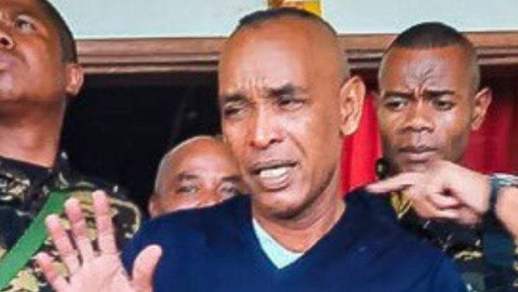 হেলিকপ্টার বিধ্বস্তের পর ১২ ঘণ্টা সাঁতার কেটে তীরে ফিরলেন মন্ত্রী