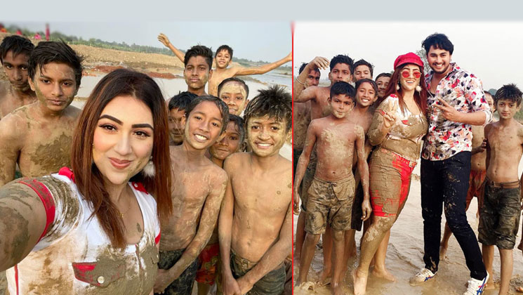 শীতের মধ্যে কাদা মাখামাখি করলেন অপু বিশ্বাস