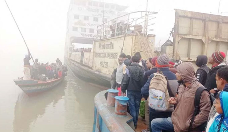 ১০ ঘণ্টা পর পাটুরিয়া-দৌলতদিয়ায় ফেরি চলাচল স্বাভাবিক