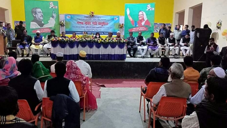রায়গঞ্জে নব নির্বাচিত ইউপি সদস্যদের শপথ অনুষ্ঠিত