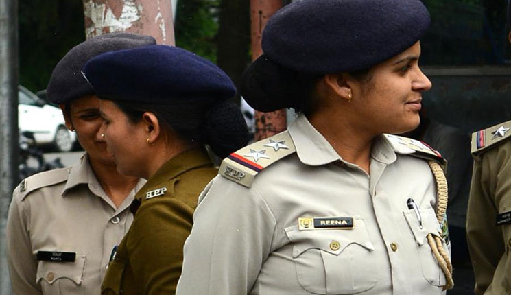 মহিলা ওসির ‍‍যৌন লালসার‍‍ শিকার কনস্টেবল