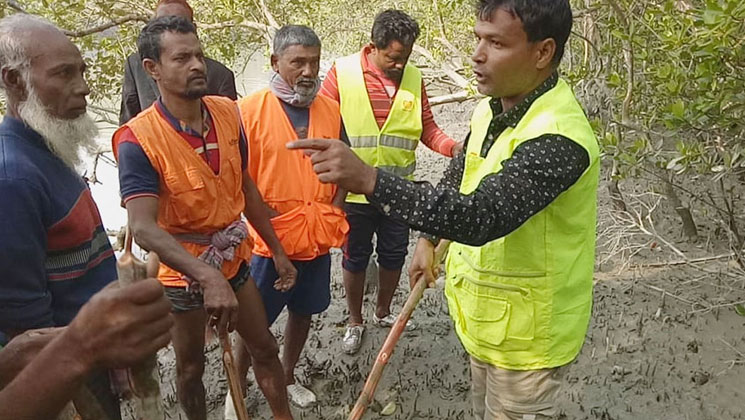 বাঘের সঙ্গে যুদ্ধ করে আব্দুল গণি এখন ‘টাইগার গণি’