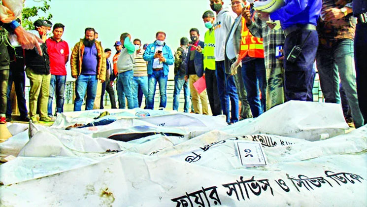 মাঝনদীতে অঙ্গার ৩৮ প্রাণ, মৃত সবাই বরগুনার, আজ গণকবর
