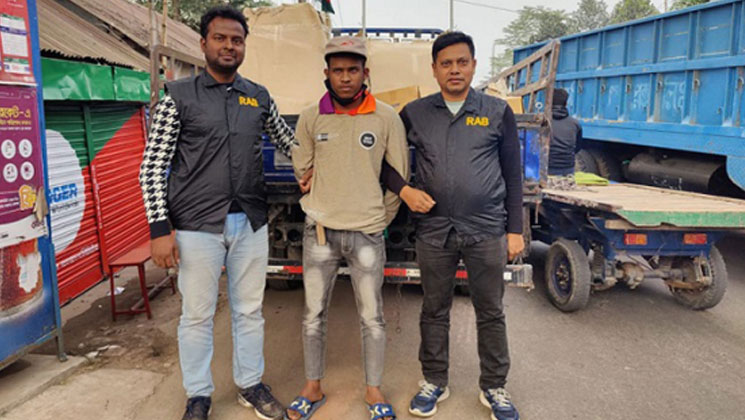 তিন মাসের অন্তঃসত্ত্বাকে ধর্ষণ করে পালানো সেই সাব্বির ধরা
