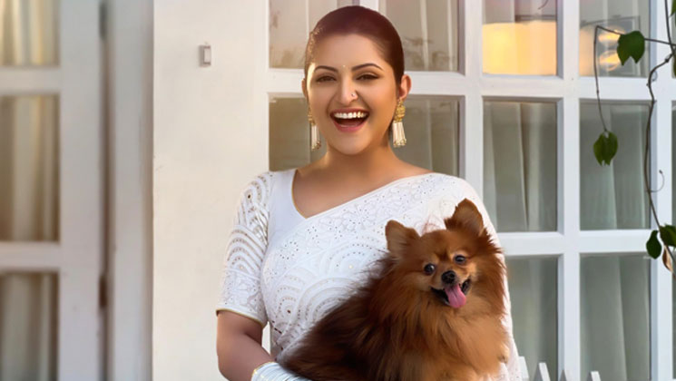 পোষ্যকে কোলে নিয়ে বিশেষ বার্তা দিলেন পরীমনি