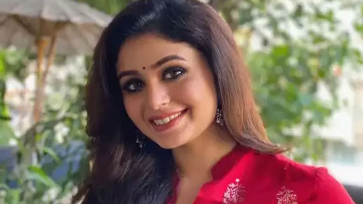 ব্যাগ ভর্তি উপহার নিয়ে হাজির সান্তাক্লজ ঋতাভরী