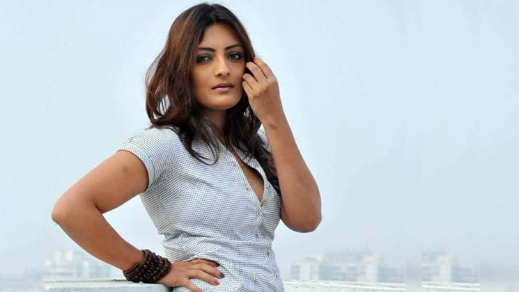 গৃহবধূ ও রাজমিস্ত্রির প্রেম কি অপরাধ? প্রশ্ন রেখে যা বললেন ‘জুন আন্টি’