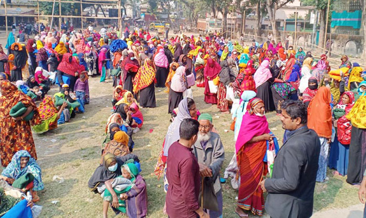 সাতক্ষীরায় শীতার্ত মানুষের মাঝে কম্বল বিতরণ করল বসুন্ধরা গ্রুপ