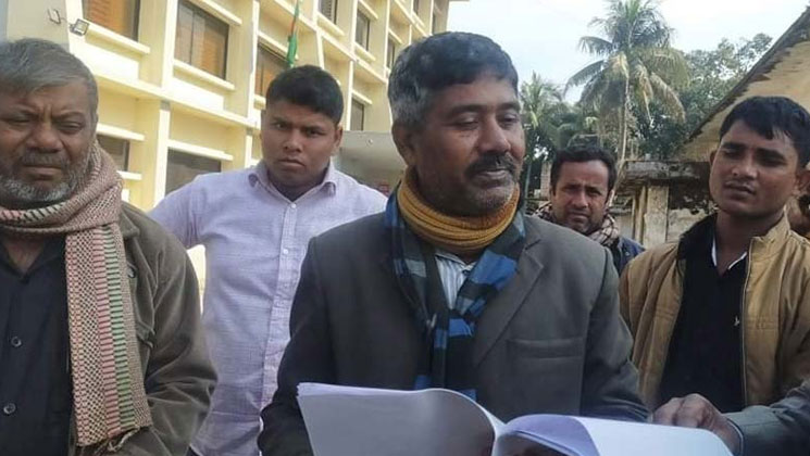 ভোটে জিতেও ফলাফলের জন্য প্রশাসনের দ্বারে দ্বারে প্রার্থীরা