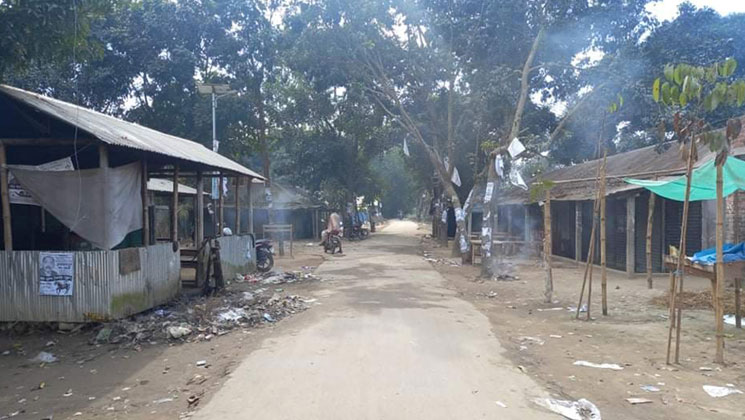 গ্রেফতার আতঙ্কে পুরুষশূন্য ৬ গ্রাম