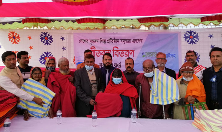 নড়াইল, ঝিনাইদহ এবং পাবনায় শীতার্ত মানুষ পেল বসুন্ধরার কম্বল