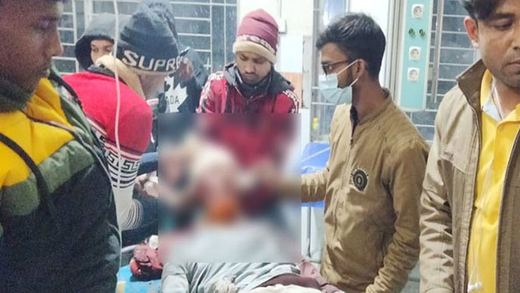 মধ্যরাতে হঠাৎ গুলির শব্দ, ঘরে যেতেই বাবার লাশ দেখল ছেলে
