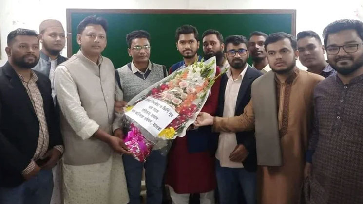 আ.লীগ থেকে ভিপি নুরের দলে চেয়ারম্যান