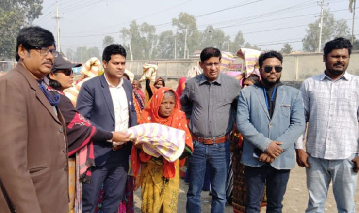 সিরাজগঞ্জে অসহায় শীতার্তরা পেল বসুন্ধরার কম্বল