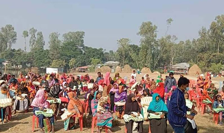 সিরাজগঞ্জে অসহায় শীতার্তরা পেল বসুন্ধরার কম্বল