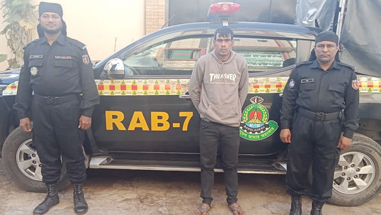সৎ বাবার বিরুদ্ধে স্কুলছাত্রীকে ধর্ষণের অভিযোগ