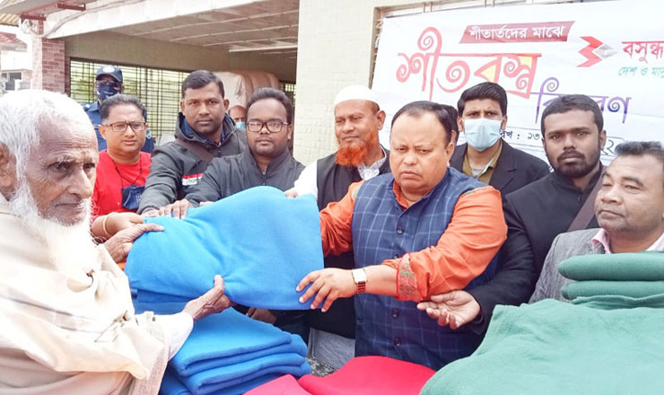 বসুন্ধরার সহায়তায় শীতার্তদের মুখে হাসি ফুটালো শুভসংঘ