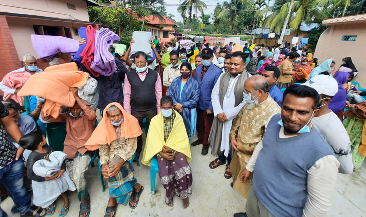 বসুন্ধরার সহায়তায় শীতার্তদের মুখে হাসি ফুটালো শুভসংঘ