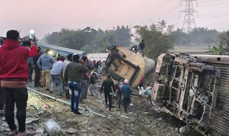 পশ্চিমবঙ্গে ট্রেন দুর্ঘটনায় নিহত বেড়ে ৮