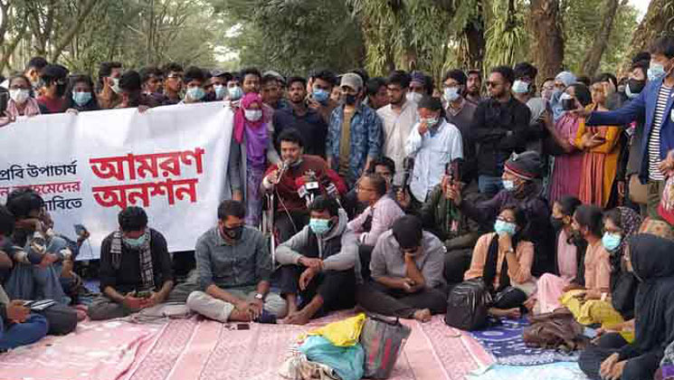 শাবিপ্রবিতে বিক্ষোভ চলছে, নতুন কর্মসূচি জানাবেন শিক্ষার্থীরা