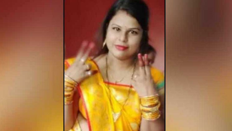বাজারের কথা বলে স্বামী-সন্তান রেখে উধাও গৃহবধূ
