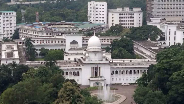 সুপ্রিম কোর্টে বিচারপতি-আইনজীবীদের গাউন পরতে হবে না 