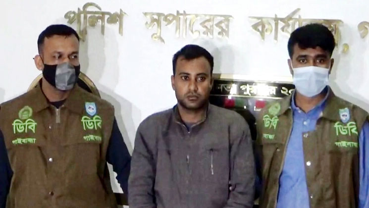 চাকরি দেওয়ার নামে অর্থ আত্মসাৎ, মেম্বারপ্রার্থী গ্রেফতার