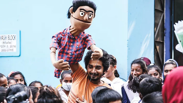 পথে পথে বিনোদন ও শিক্ষা বিলায় কাকতাড়ুয়া