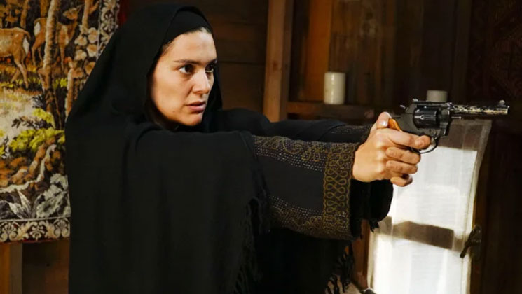 যুদ্ধে নিপীড়িত নারীর চরিত্র আজিযে