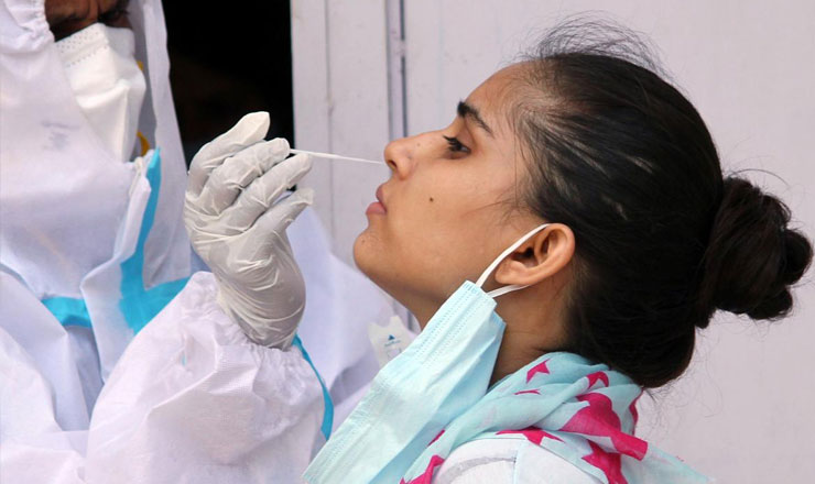 এই ১৪টি উপসর্গের মধ্যে একটি দেখা দিলেই কোভিড টেস্ট করান! হতে পারেন ওমিক্রনে আক্রান্ত