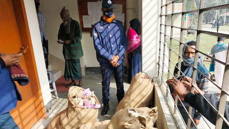 সিলগালা ছিল না ব্যালটের বস্তা, ফেরত পাঠালেন আদালত