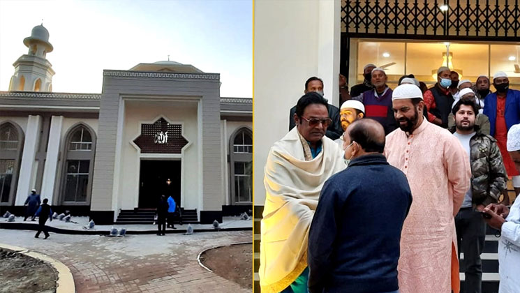 চালু হলো এফডিসির মসজিদ, নামাজ পড়লেন তারকারা