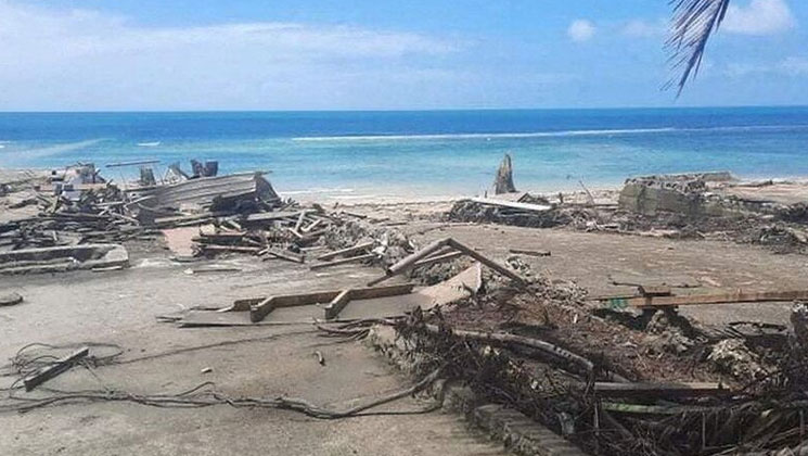 ২৭ ঘণ্টা সাগরে ভেসে থাকার বর্ণনা দিলেন টোঙ্গার বাসিন্দা
