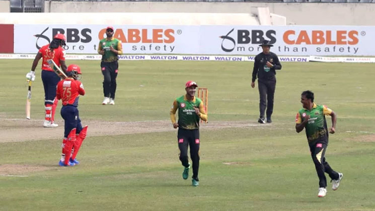 ঝড়ের ইঙ্গিত দিয়েও পারলেন না গেইল, ঢাকার লক্ষ্য ১৩০ 