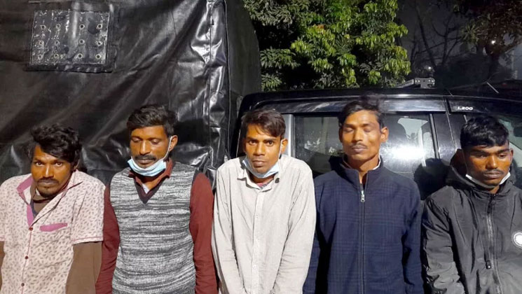 বগুড়ায় ডাকাত সন্দেহে আটক ৫ 