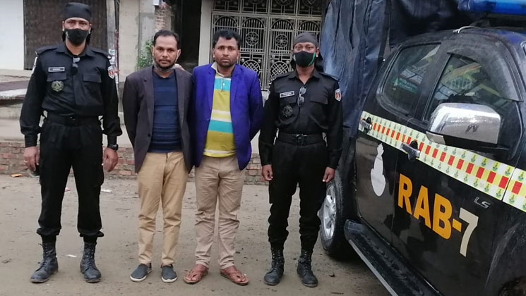 বাঁশখালীর সাবেক পৌর মেয়রকে মারধর : প্রধান ২ আসামি গ্রেফতার