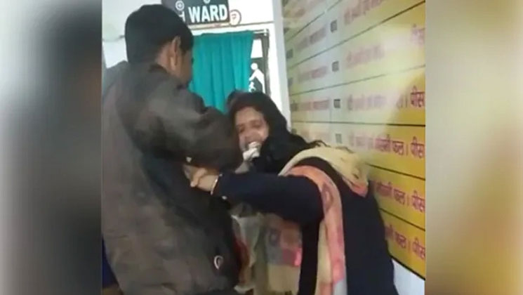 ঘুষের টাকা নিয়ে দুই নারী স্বাস্থ্যকর্মীর চুলোচুলি, ভিডিও ভাইরাল