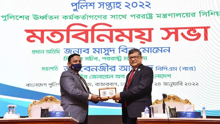সিঙ্গাপুরের আদলে সোস্যাল মিডিয়ার সঙ্গে চুক্তি নিয়ে আলোচনা