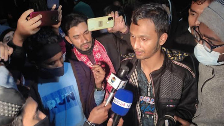 ফেনসিডিলসহ শাবির নিরাপত্তা কর্মীকে আটক করলেন শিক্ষার্থীরা