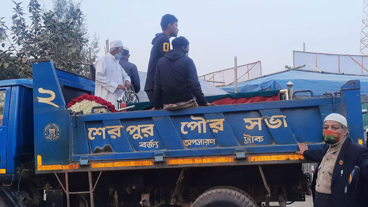 পৌরসভার ময়লা ফেলার গাড়িতে বীর মুক্তিযোদ্ধার মরদেহ