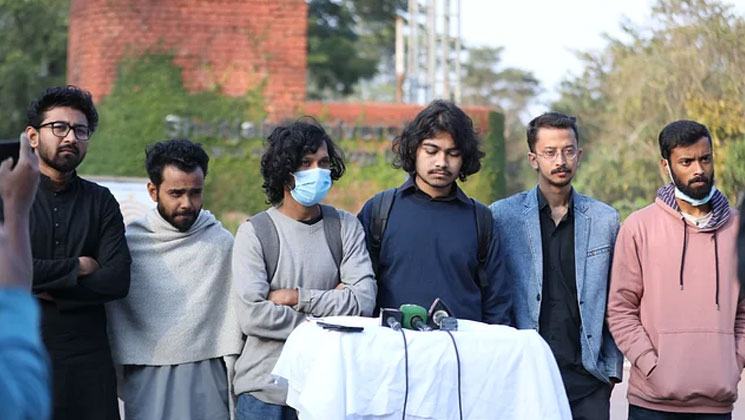 উপাচার্য ক্যাম্পাস ত্যাগ না করা পর্যন্ত আন্দোলন চালিয়ে যাওয়ার ঘোষণা