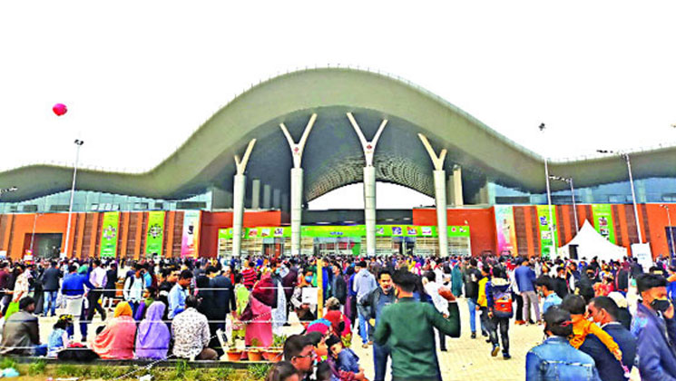 বাণিজ্য মেলার সময় বাড়ছে না