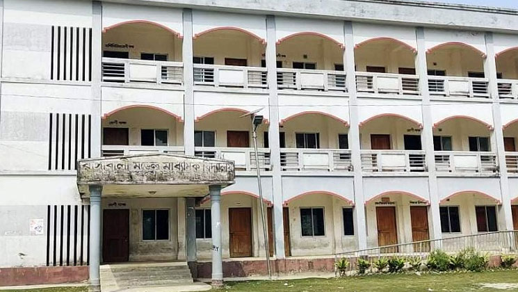 অর্থের বিনিময়ে প্রশংসাপত্র, ভোগান্তিতে শিক্ষার্থীরা
